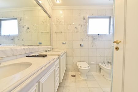 Apartamento à venda com 320m², 3 quartos e 2 vagasBanheiro da suíte