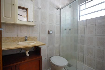 Casa de condomínio à venda com 127m², 4 quartos e 3 vagas Casa de condomínio à venda com 127m², 4 quartos e 3 vagasBanheiro da Suíte