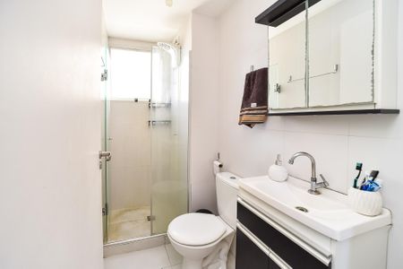 Banheiro de apartamento à venda com 2 quartos, 41m² em Sarandi, Porto Alegre