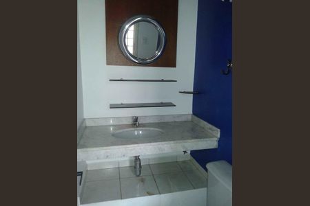 Casa à venda com 289m², 2 quartos e 3 vagas Casa à venda com 289m², 2 quartos e 3 vagasBanheiro