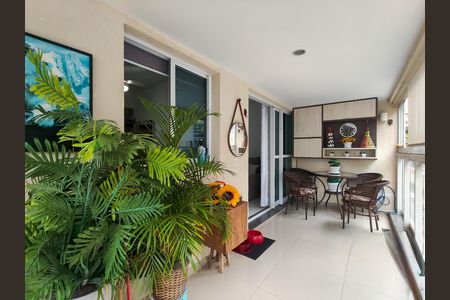 Apartamento à venda com 81m², 3 quartos e 1 vaga Apartamento à venda com 81m², 3 quartos e 1 vagaVaranda da Sala