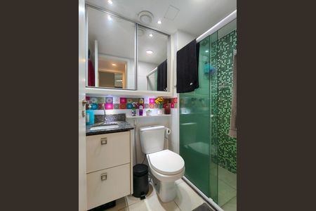 Apartamento à venda com 81m², 3 quartos e 1 vaga Apartamento à venda com 81m², 3 quartos e 1 vagaBanheiro Corredor