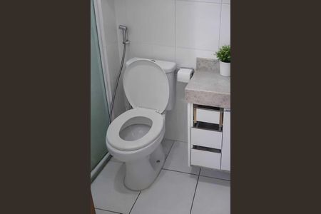 Banheiro de apartamento para alugar com 2 quartos, 55m² em Pernambués, Salvador