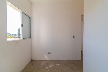 Casa à venda com 97m², 3 quartos e 2 vagasVista para a cidade, com janelas pequenas e iluminação pobre.