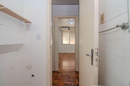 Banheiro de apartamento para alugar com 1 quarto, 60m² em Humaitá, Porto Alegre