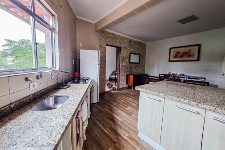 Casa à venda com 230m², 3 quartos e 2 vagas