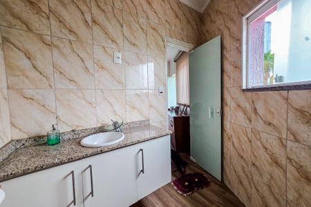 Casa à venda com 230m², 3 quartos e 2 vagas