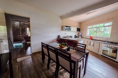 Casa à venda com 230m², 3 quartos e 2 vagas