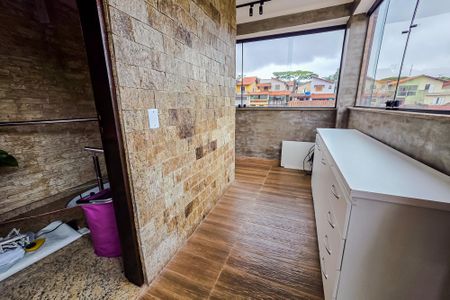 Casa à venda com 230m², 3 quartos e 2 vagas