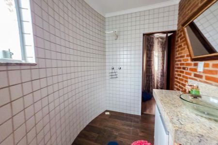 Casa à venda com 230m², 3 quartos e 2 vagas