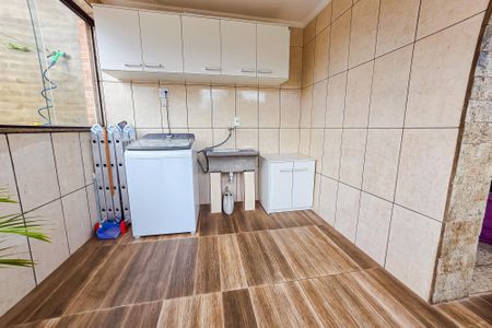 Casa à venda com 230m², 3 quartos e 2 vagas
