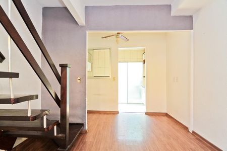 Sala de casa de condomínio à venda com 2 quartos, 86m² em Jardim Vivan, São Paulo