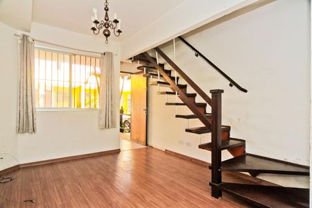 Sala de casa de condomínio à venda com 2 quartos, 86m² em Jardim Vivan, São Paulo