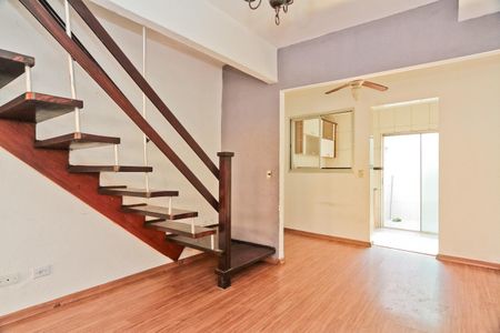 Sala de casa de condomínio à venda com 2 quartos, 86m² em Jardim Vivan, São Paulo