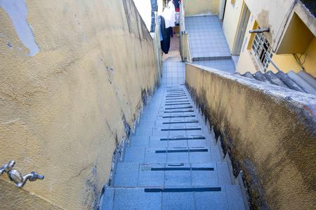 Casa para alugar com 89m², 2 quartos e sem vagaEscada