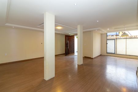 Casa para alugar com 250m², 3 quartos e 1 vagaSala