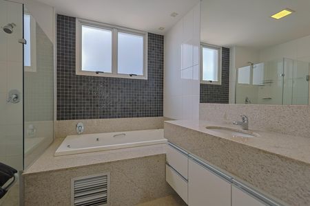 Apartamento à venda com 155m², 4 quartos e 4 vagas