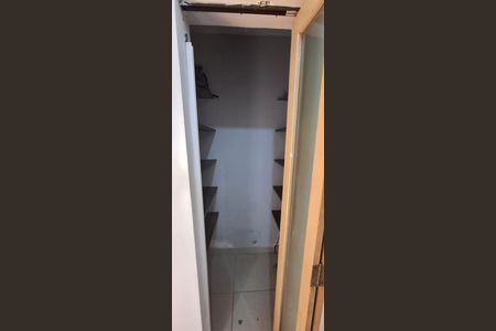 Casa de condomínio para alugar com 180m², 3 quartos e 2 vagas Casa de condomínio para alugar com 180m², 3 quartos e 2 vagasDespensa
