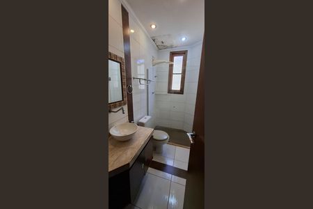 Casa de condomínio para alugar com 180m², 3 quartos e 2 vagas Casa de condomínio para alugar com 180m², 3 quartos e 2 vagasBanheiro da Suíte 1