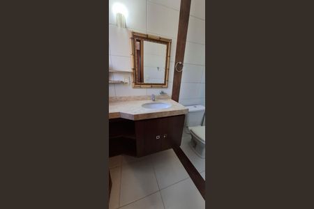 Casa de condomínio para alugar com 180m², 3 quartos e 2 vagas Casa de condomínio para alugar com 180m², 3 quartos e 2 vagasBanheiro da Suíte 2