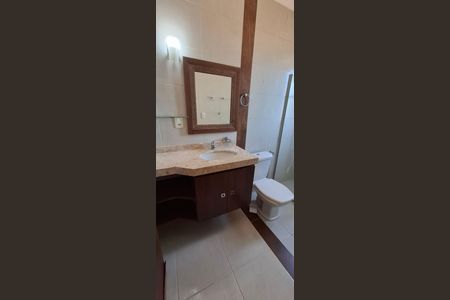 Casa de condomínio para alugar com 180m², 3 quartos e 2 vagas Casa de condomínio para alugar com 180m², 3 quartos e 2 vagasBanheiro da Suíte 3