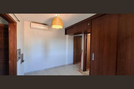 Casa de condomínio para alugar com 180m², 3 quartos e 2 vagas Casa de condomínio para alugar com 180m², 3 quartos e 2 vagasSuíte 3