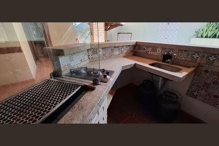 Casa de condomínio para alugar com 180m², 3 quartos e 2 vagas Casa de condomínio para alugar com 180m², 3 quartos e 2 vagasChurrasqueira