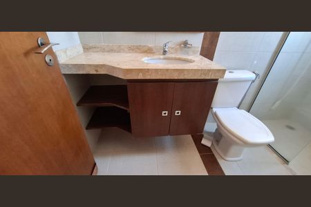 Casa de condomínio para alugar com 180m², 3 quartos e 2 vagas Casa de condomínio para alugar com 180m², 3 quartos e 2 vagasBanheiro da Suíte 3