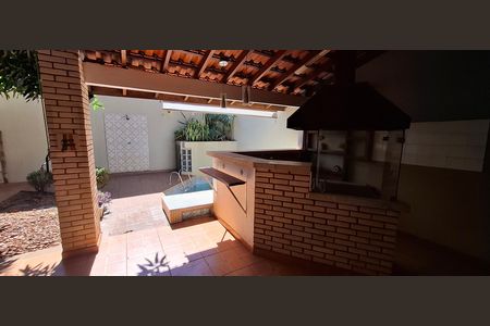 Casa de condomínio para alugar com 180m², 3 quartos e 2 vagas Casa de condomínio para alugar com 180m², 3 quartos e 2 vagasChurrasqueira