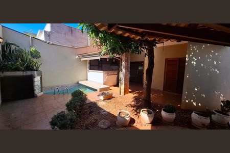 Casa de condomínio para alugar com 180m², 3 quartos e 2 vagas Casa de condomínio para alugar com 180m², 3 quartos e 2 vagasPiscina