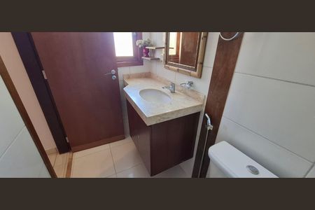 Casa de condomínio para alugar com 180m², 3 quartos e 2 vagas Casa de condomínio para alugar com 180m², 3 quartos e 2 vagasBanheiro da Suíte 2