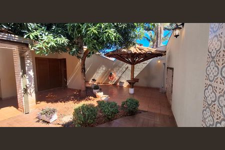 Casa de condomínio para alugar com 180m², 3 quartos e 2 vagas Casa de condomínio para alugar com 180m², 3 quartos e 2 vagasÁrea externa