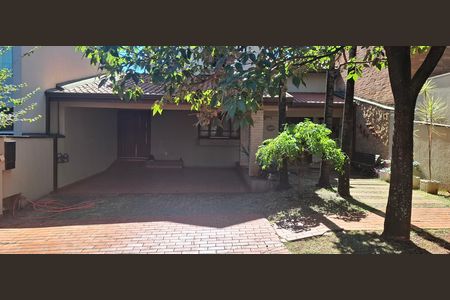 Casa de condomínio para alugar com 180m², 3 quartos e 2 vagas Casa de condomínio para alugar com 180m², 3 quartos e 2 vagasGaragem