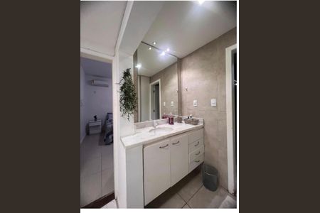 Banheiro de apartamento para alugar com 2 quartos, 85m² em Ondina, Salvador