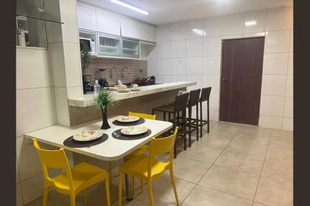 Cozinha de apartamento para alugar com 2 quartos, 85m² em Ondina, Salvador