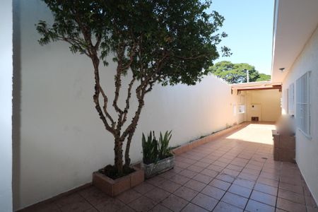 Casa à venda com 120m², 2 quartos e 2 vagasQuintal
