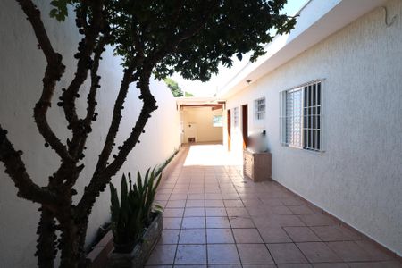 Casa à venda com 120m², 2 quartos e 2 vagasQuintal