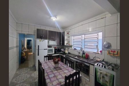 Casa à venda com 180m², 3 quartos e 2 vagas Casa à venda com 180m², 3 quartos e 2 vagasCozinha