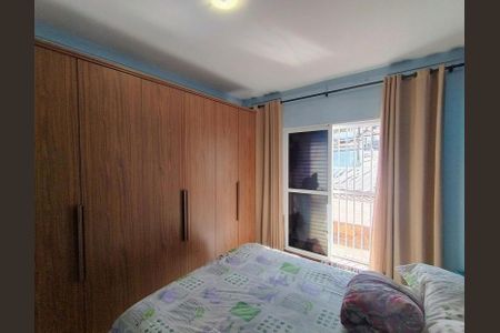 Casa à venda com 180m², 3 quartos e 2 vagas Casa à venda com 180m², 3 quartos e 2 vagasQuarto
