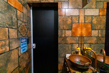 Banheiro de casa à venda com 1 quarto, 71m² em Cidade Domitila, São Paulo
