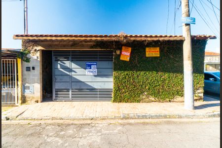 Casa à venda com 71m², 1 quarto e 3 vagas Casa à venda com 71m², 1 quarto e 3 vagasFachada