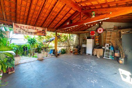 Casa à venda com 71m², 1 quarto e 3 vagas Casa à venda com 71m², 1 quarto e 3 vagasGaragem