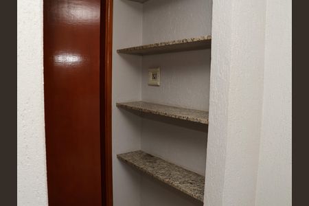 Corredor de kitnet/studio para alugar com 1 quarto, 37m² em Vila Romana, Goiânia