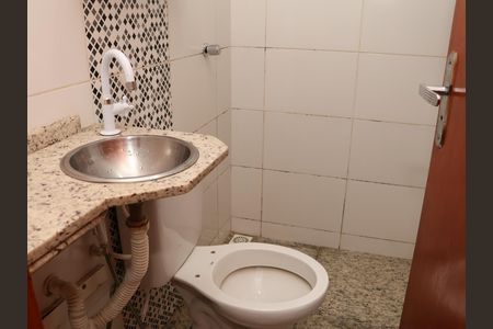 Banheiro de kitnet/studio para alugar com 1 quarto, 37m² em Vila Romana, Goiânia