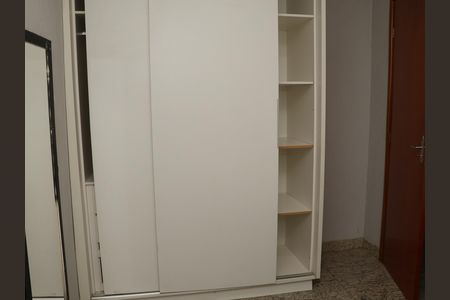 Quarto- armario de kitnet/studio para alugar com 1 quarto, 37m² em Vila Romana, Goiânia