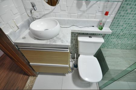 Casa para alugar com 80m², 2 quartos e 2 vagasBanheiro 