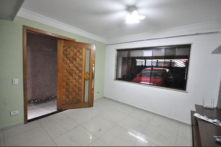 Casa para alugar com 80m², 2 quartos e 2 vagasSala