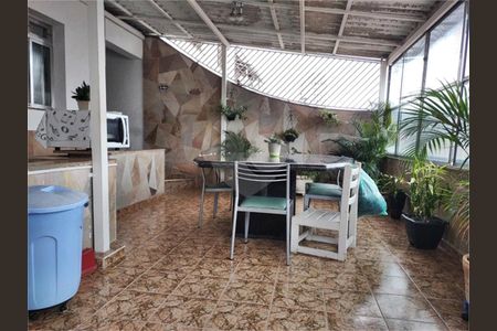 Casa à venda com 3 quartos, 370m² em Vila Paiva, São Paulo