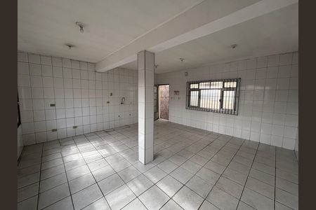 Casa para alugar com 180m², 4 quartos e 5 vagas Casa para alugar com 180m², 4 quartos e 5 vagasSala