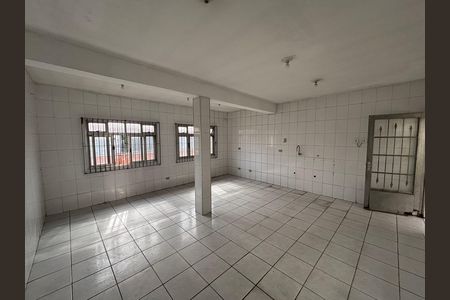 Casa para alugar com 180m², 4 quartos e 5 vagas Casa para alugar com 180m², 4 quartos e 5 vagasSala